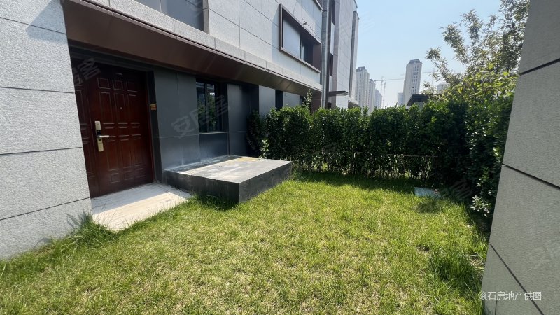 保利红岛湾叠拼别墅,上叠!总价18x万,带院子,地下室车位.