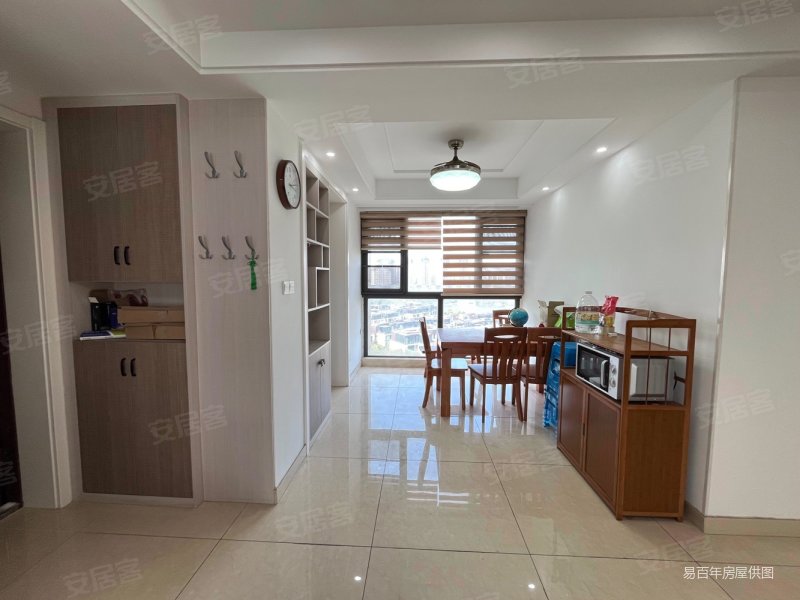 瞰湖花园三期楼龄新南北通透四房两卫双卫生间