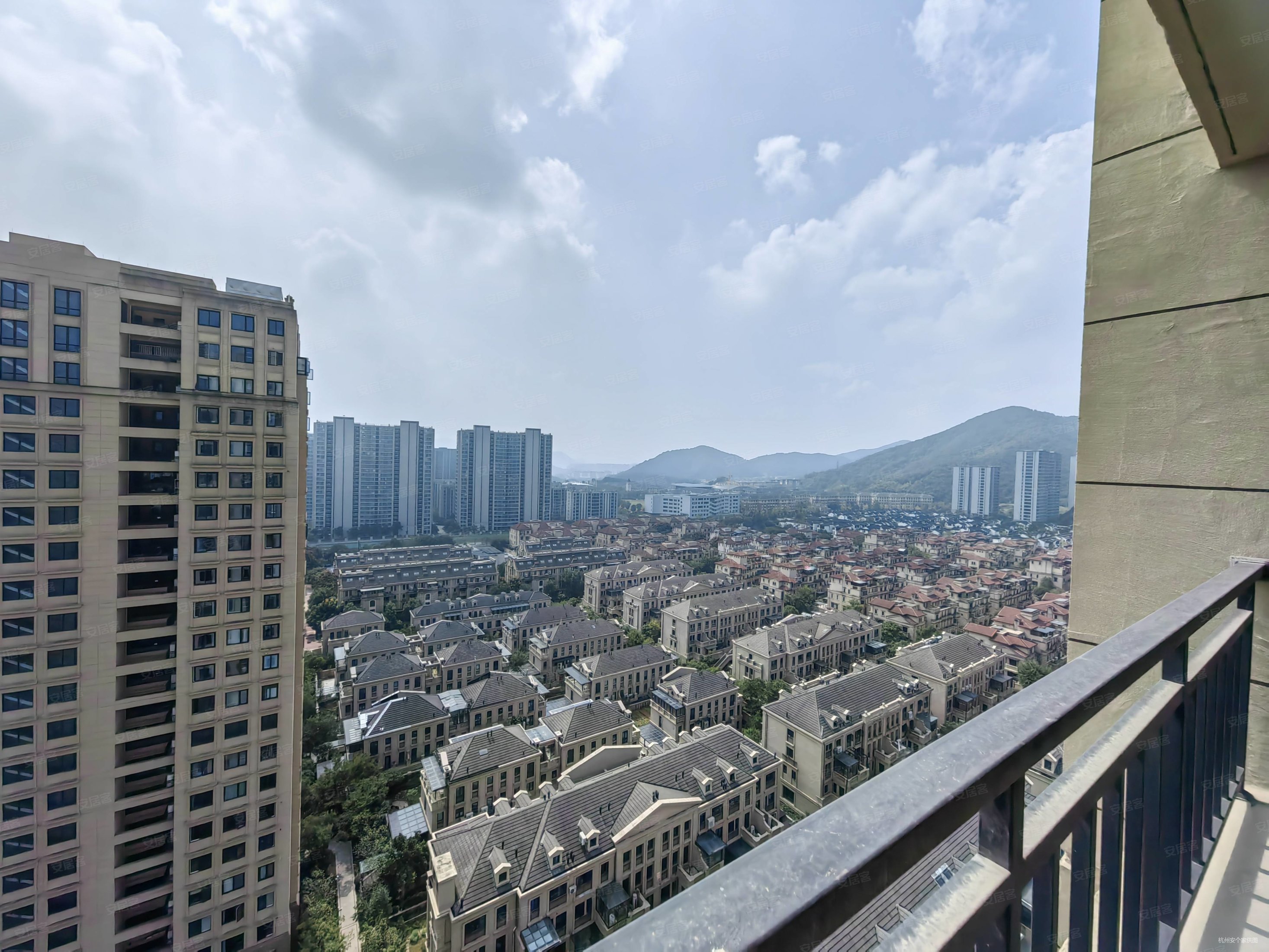 九龙仓雍景山(公寓住宅)3室2厅1卫97.83㎡南180万