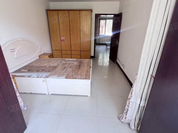 包头青山文化路青宾小区出租青宾小区一楼 两居室位置好。家具家电齐全拎包入住出租房源真实图片