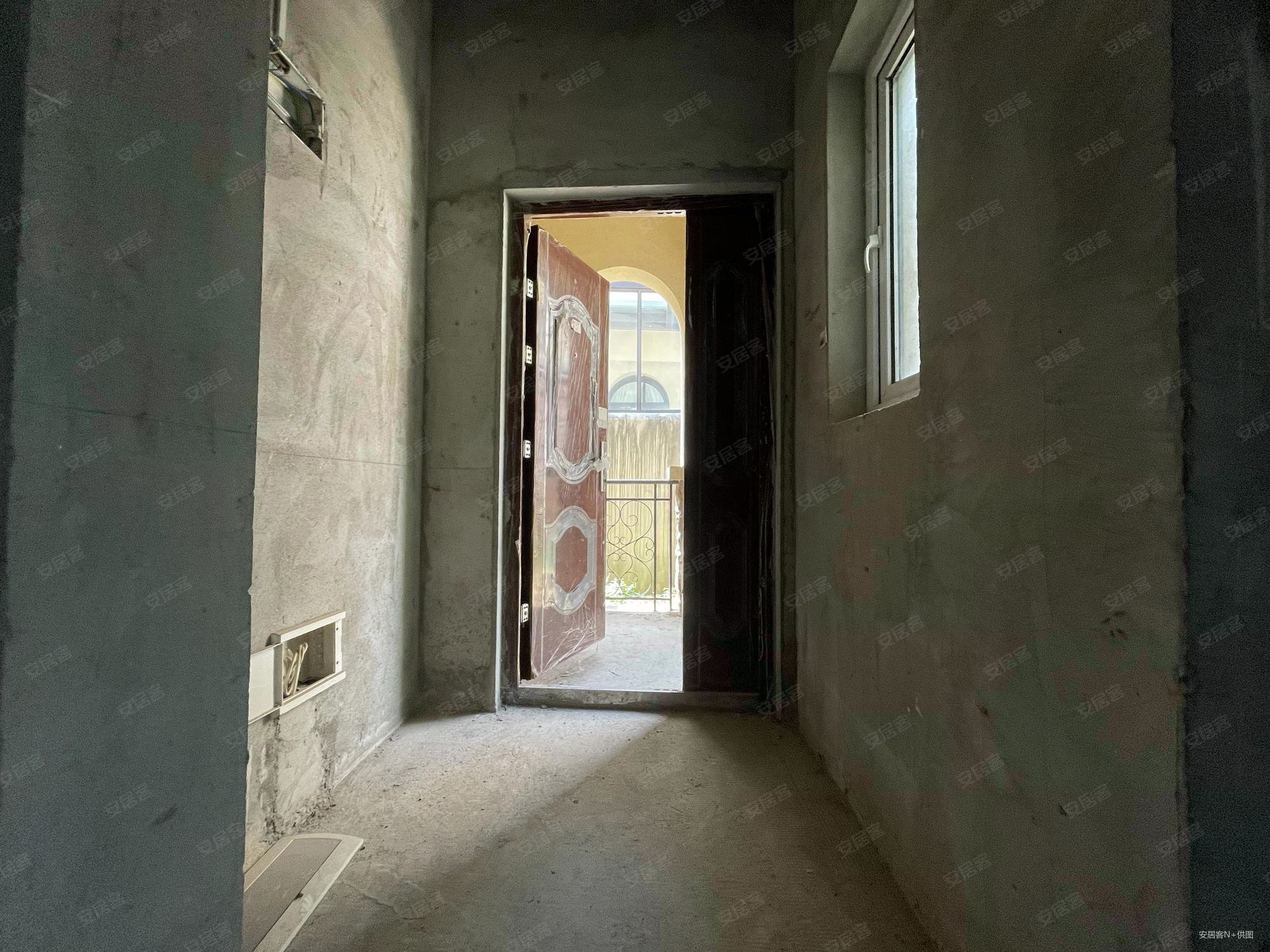 珑璟轩(别墅)4室2厅3卫169㎡南160万