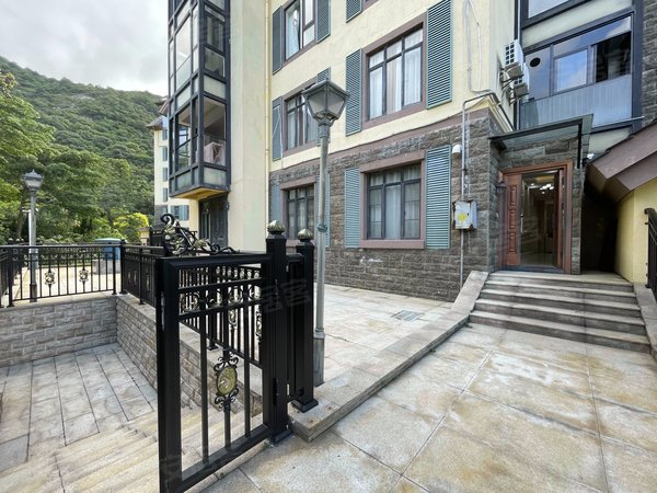 深圳盐田大梅沙天麓(六区)华侨城天麓1楼湖景洋房带大院子约200平米