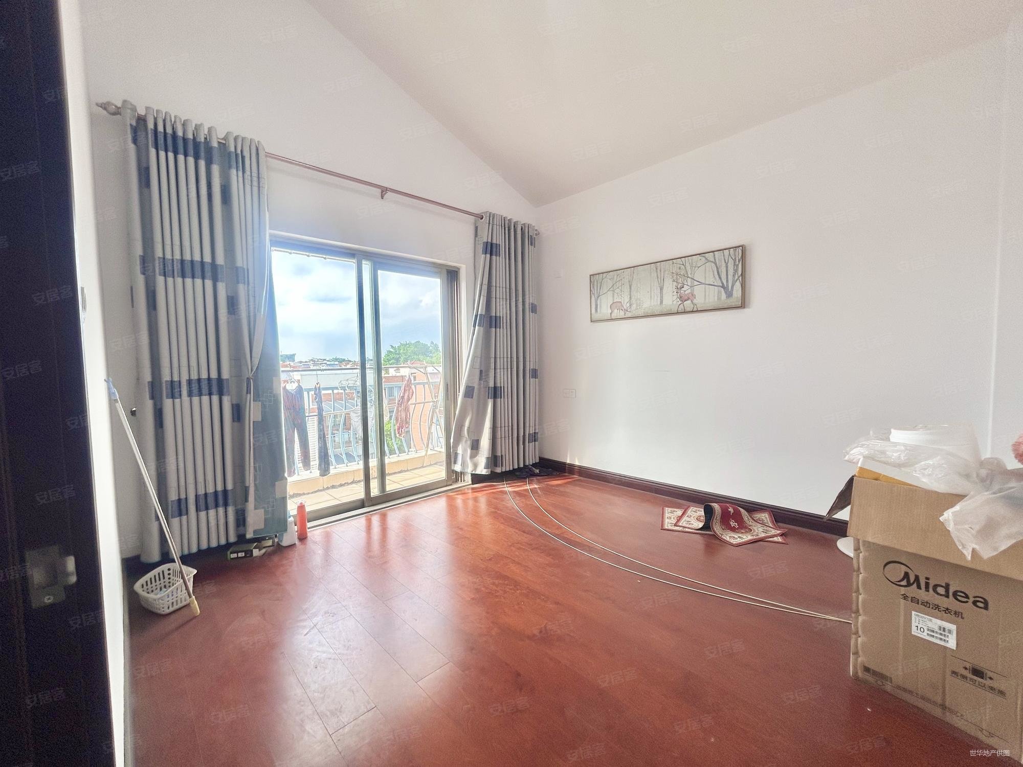 茂名碧桂园4室2厅3卫198㎡南北75.8万