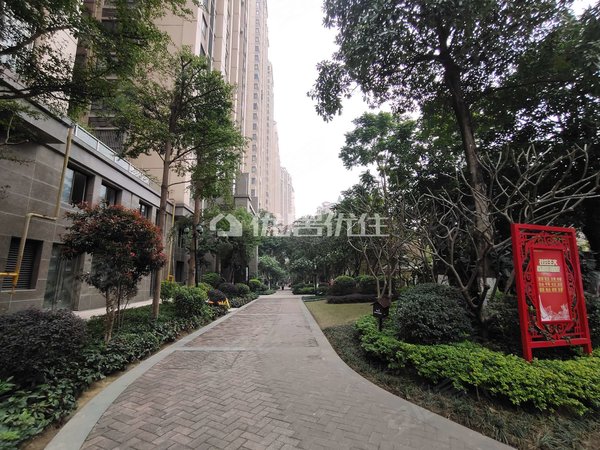 南宁兴宁区政府金源悦府租客月底到期 勿扰 精装 2200元每月 随时看