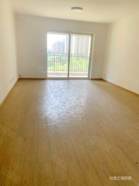 东风凤凰城二期 双车位 品质物业 出门即享有轨 四房两卫 老