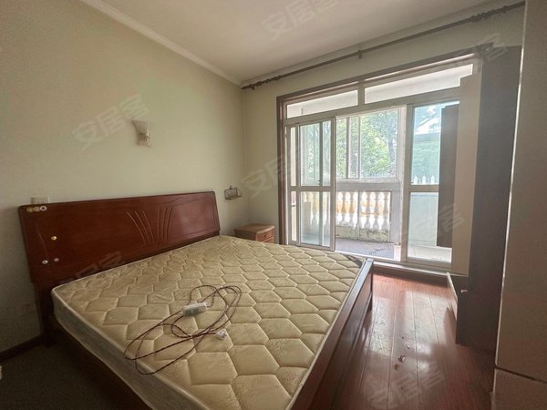 昆山玉山老城区玉山宝岛丽园宝岛丽园精装三房带超大花园3500一个月