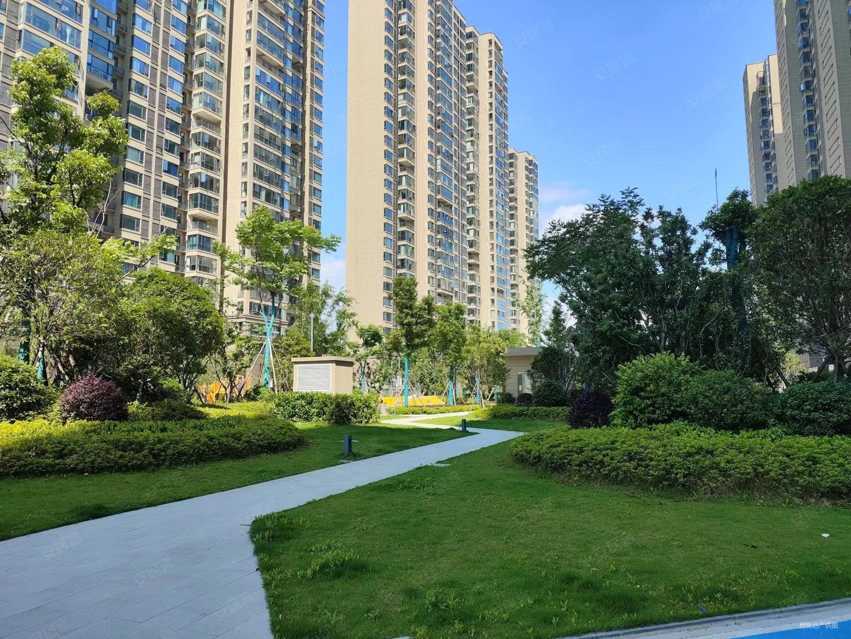 纯南北向,精装从未入住,家电全新未开箱, 即住新小区,长房雍景湾二手