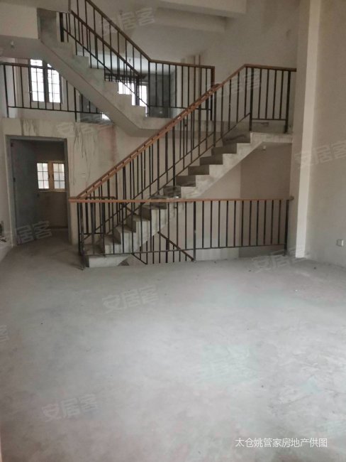 银河湾联排别墅277平3室2厅2卫 总价270万