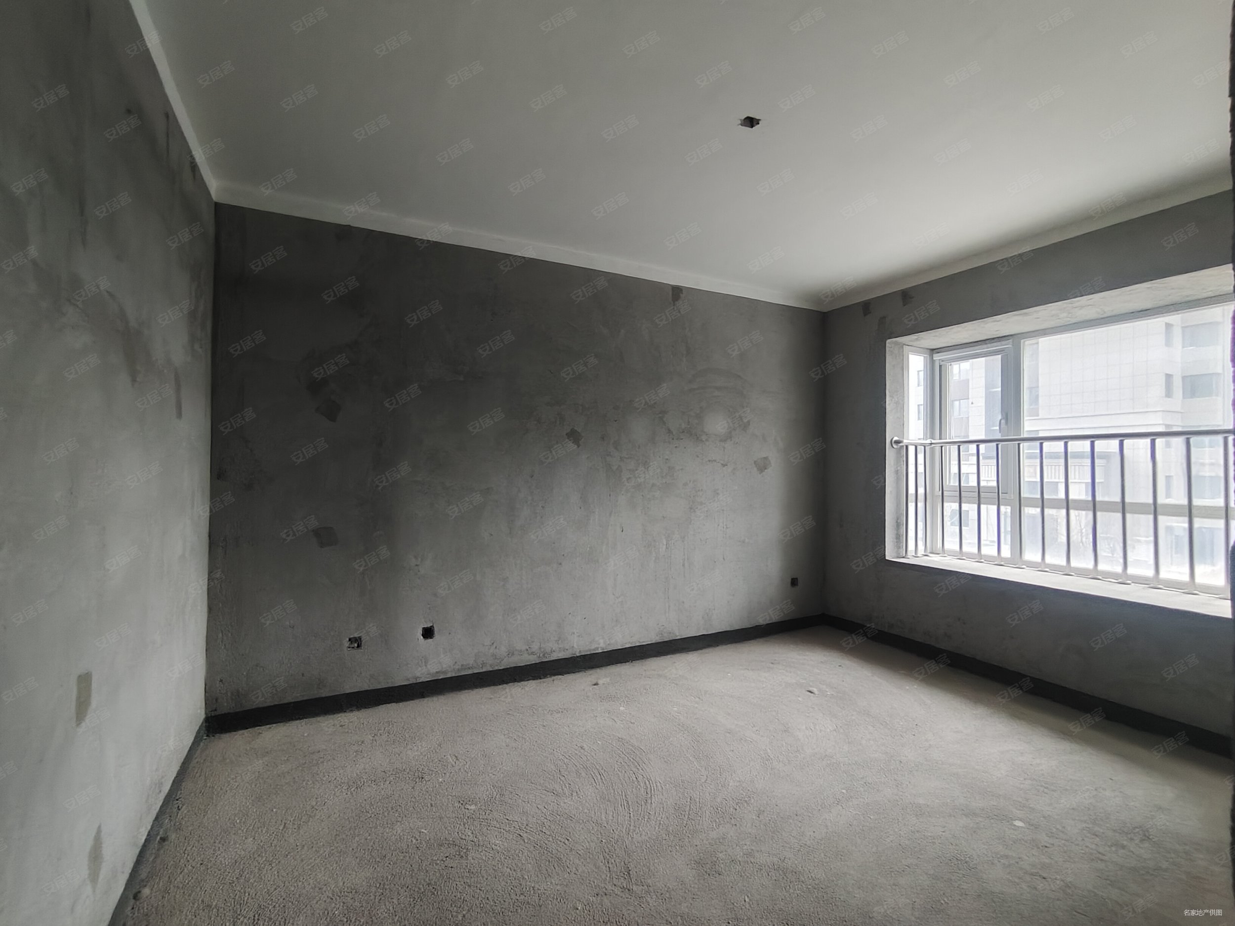 满五 紧邻公园 正规商品房 南向采光好