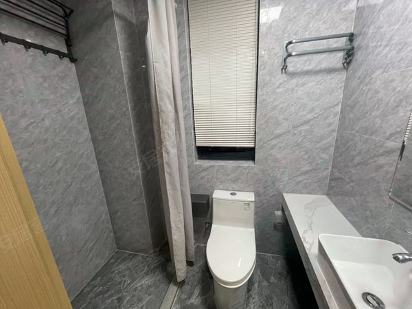 海宁海宁市区马桥春漫里银泰附近 春漫里 精装1室 独门独户 带阳台 包宽带车位出租房源真实图片