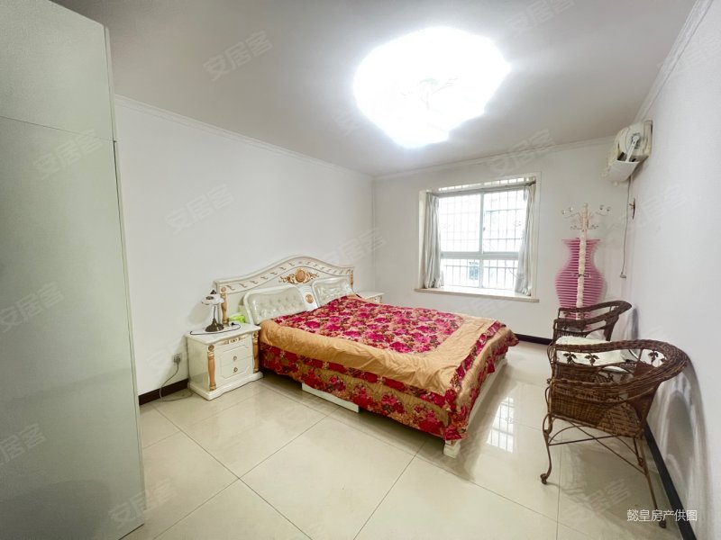 新都汇 品质小区 南北通透大三室 急售 低楼层 随时可看,银街锦华园