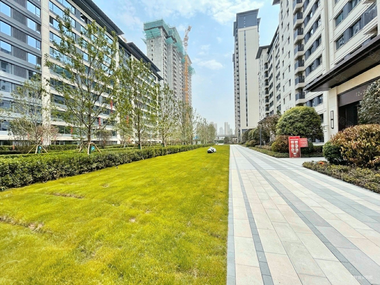 西安房产网>西安二手房>雁塔二手房>太白南路二手房>卓越坊>