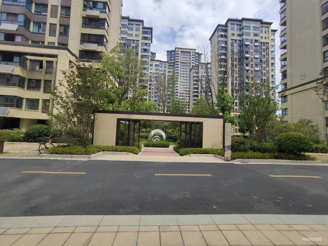 禹洲珑玥湾4室3厅1卫128.73㎡南北229万