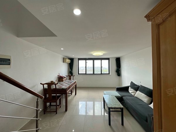 上海奉贤奉城平安兴富广场位于平安镇中心 交通便利 生活方便 真实