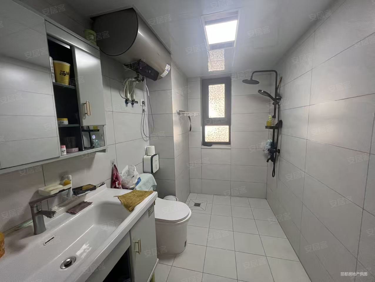 中海河山郡3室2厅2卫126㎡南北166万