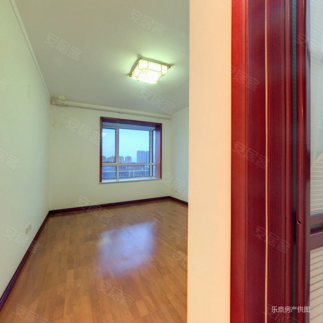 日向新华近此房楼座位置好,采光佳,商圈配套齐全,财富鼎园二手房,149