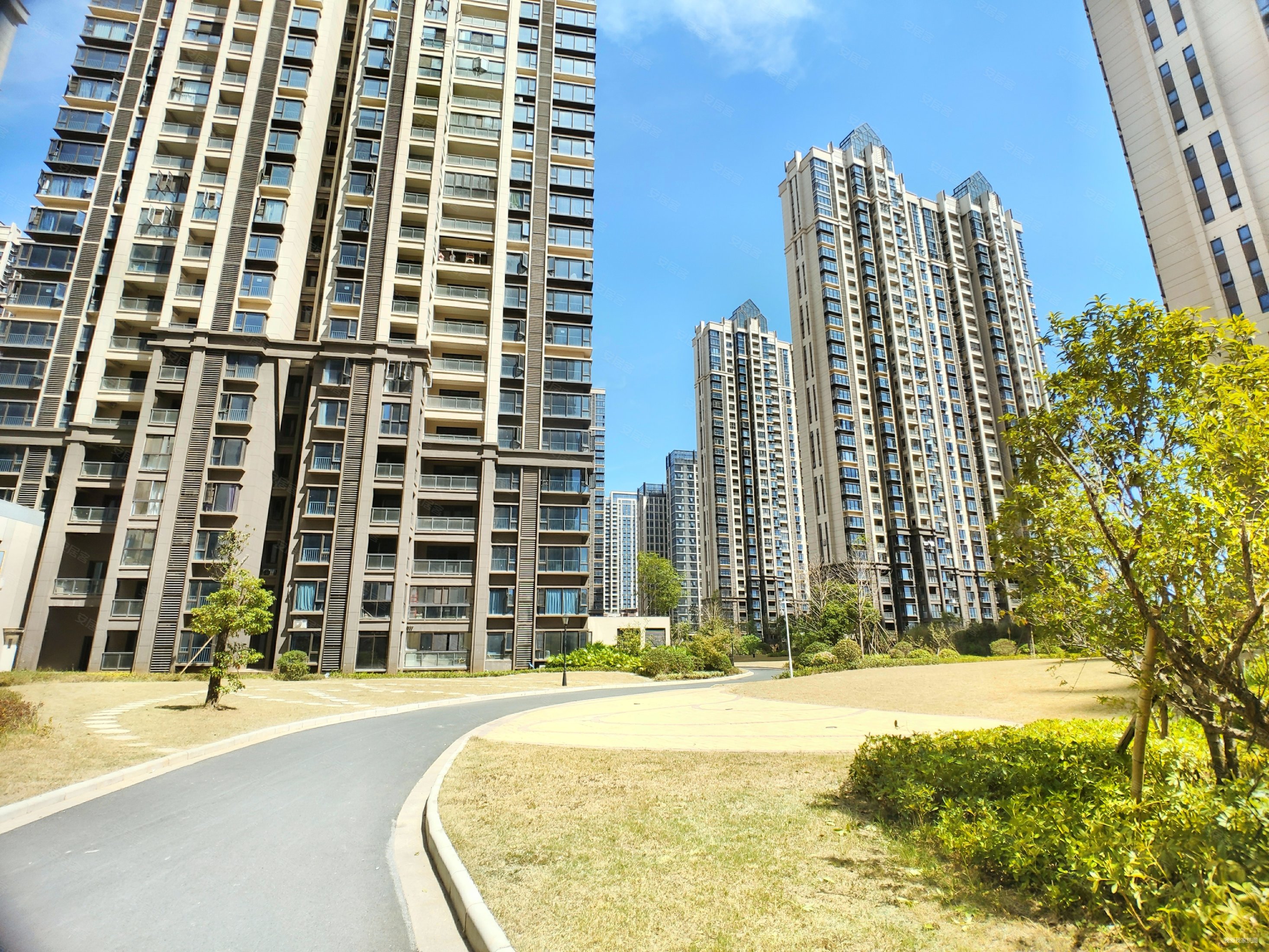 万达滨江华府n3区3室2厅2卫138.24㎡南北153万