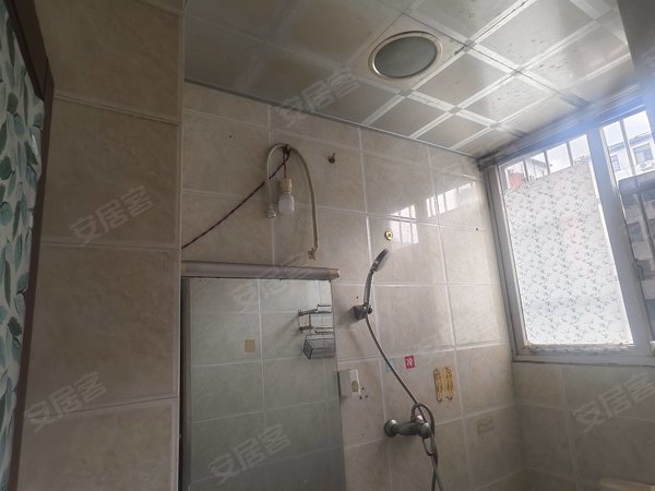 凉山西昌外滩外滩十六区月亮湖公园旁，城南电信营业厅附近 单间带独立卫生间出租出租房源真实图片