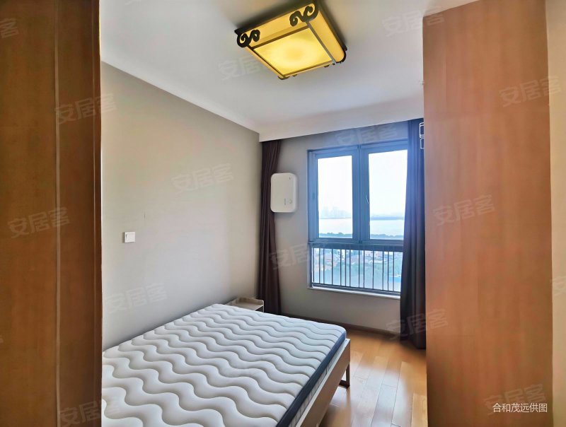 馨湖园13年房龄全湖景房急售看房方便楼幢小区中间位置