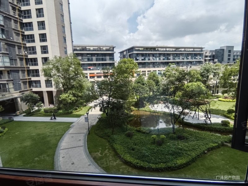 荣和天誉二期4房2厅2卫