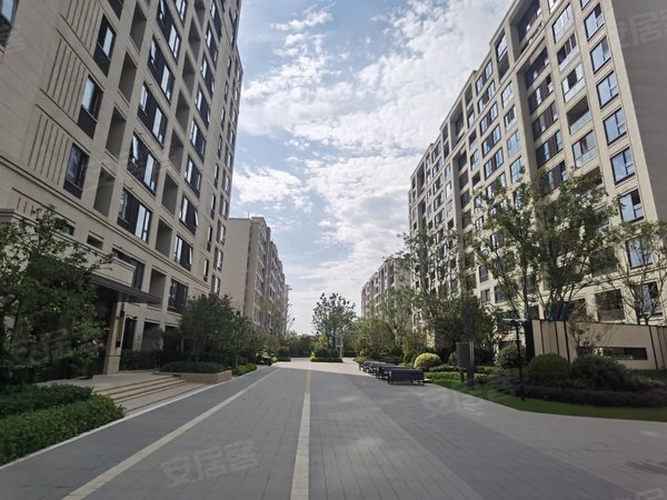 上海浦东临港新城大名城映晖中央空调,飞机户型,高层采光好,家具家电