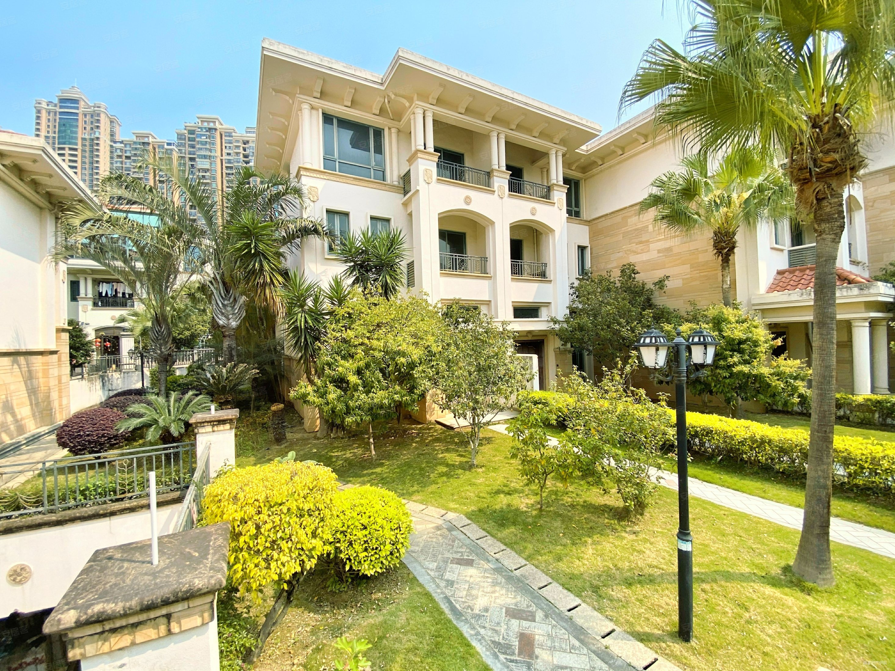 名城港湾c区5室2厅4卫268㎡南北520万