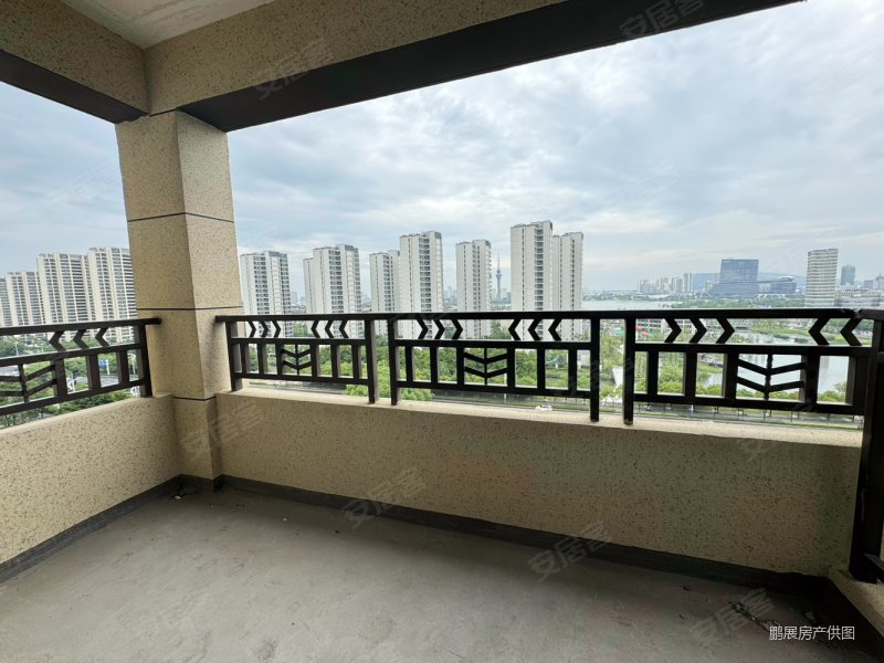 琴湖观景房 三期房龄新 全新毛坯 全天采光