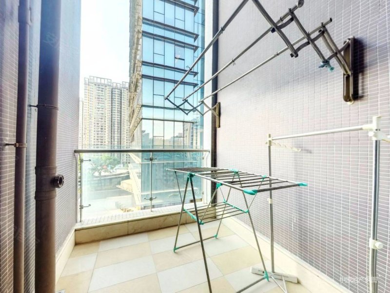 地铁口双阳台摩尔城精装三房满五 红本在手楼下华润万家高赠送,鹏达