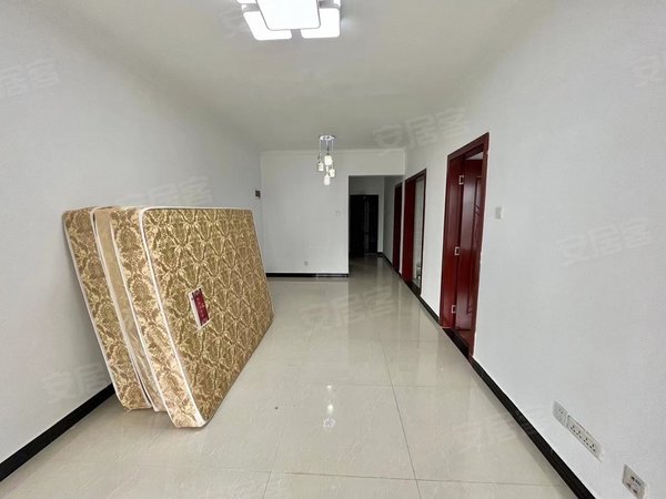 昆明盘龙金星立交桥昆明广场中央(b区)近地铁超市精装修看房方便钥匙