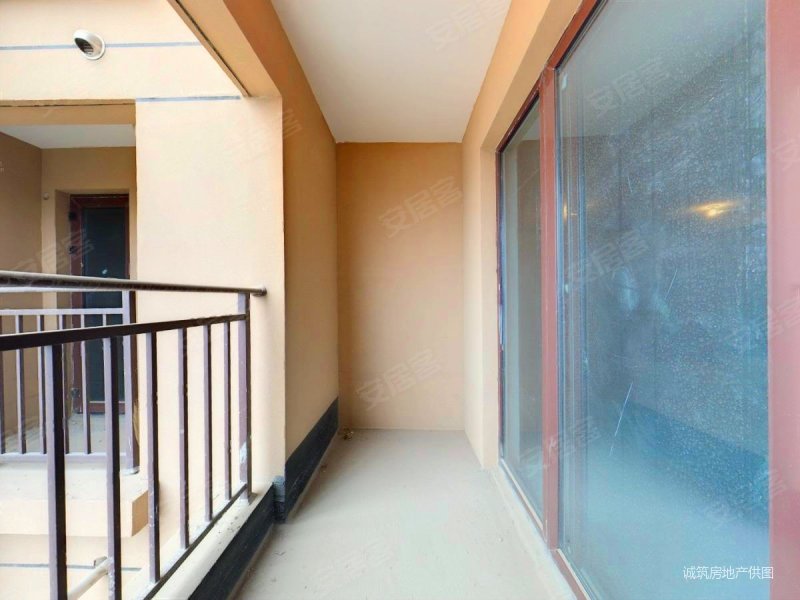 四处龙腾万都汇3室2卫次新毛坯房南北通透满三满