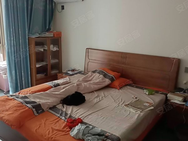 无锡宜兴宜城龙泽苑(南区)一手出租龙泽苑3f22,带衣入住2600元月出租