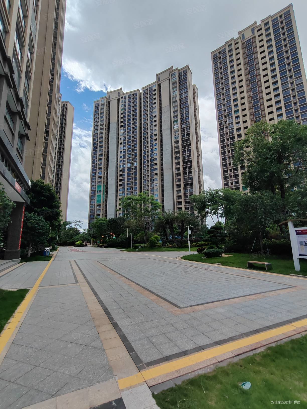 万象湖花园湖景房,毛坯3加1房出售,朝南看山看湖