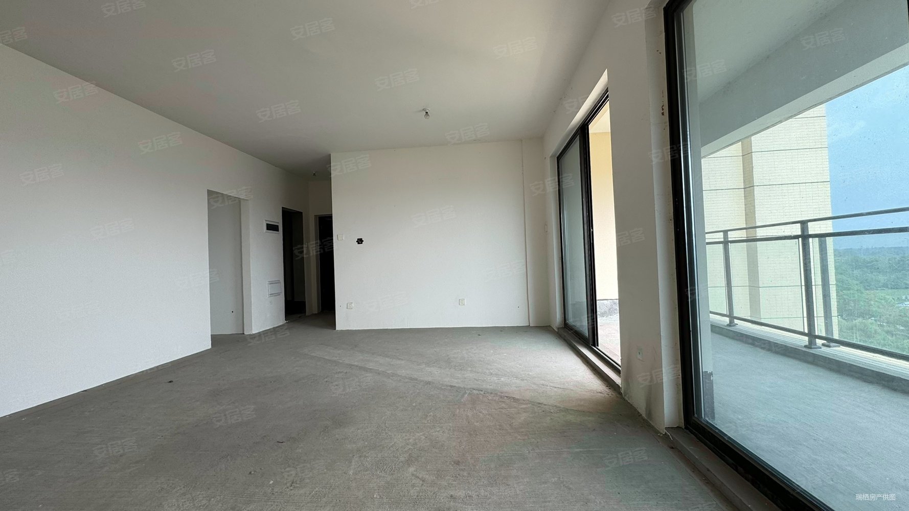 柏条河畔次新小区 横厅设计 户型方正 视野开阔 随时看房,百伦山水居