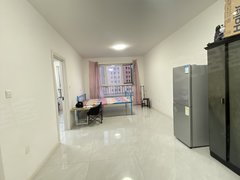 齐齐哈尔龙沙南站御园电梯房60米。一室简装拎包入住，楼龄新，位置好出租房源真实图片