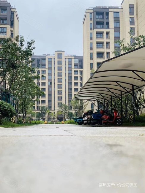 豪华装修包看中,家具家电打包送,南北通透大三房两卫,香悦四季雅苑