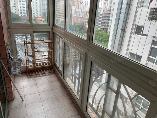 深圳罗湖蔡屋围金园花园园岭地铁口精装二房,厅出阳台,全齐出租出租