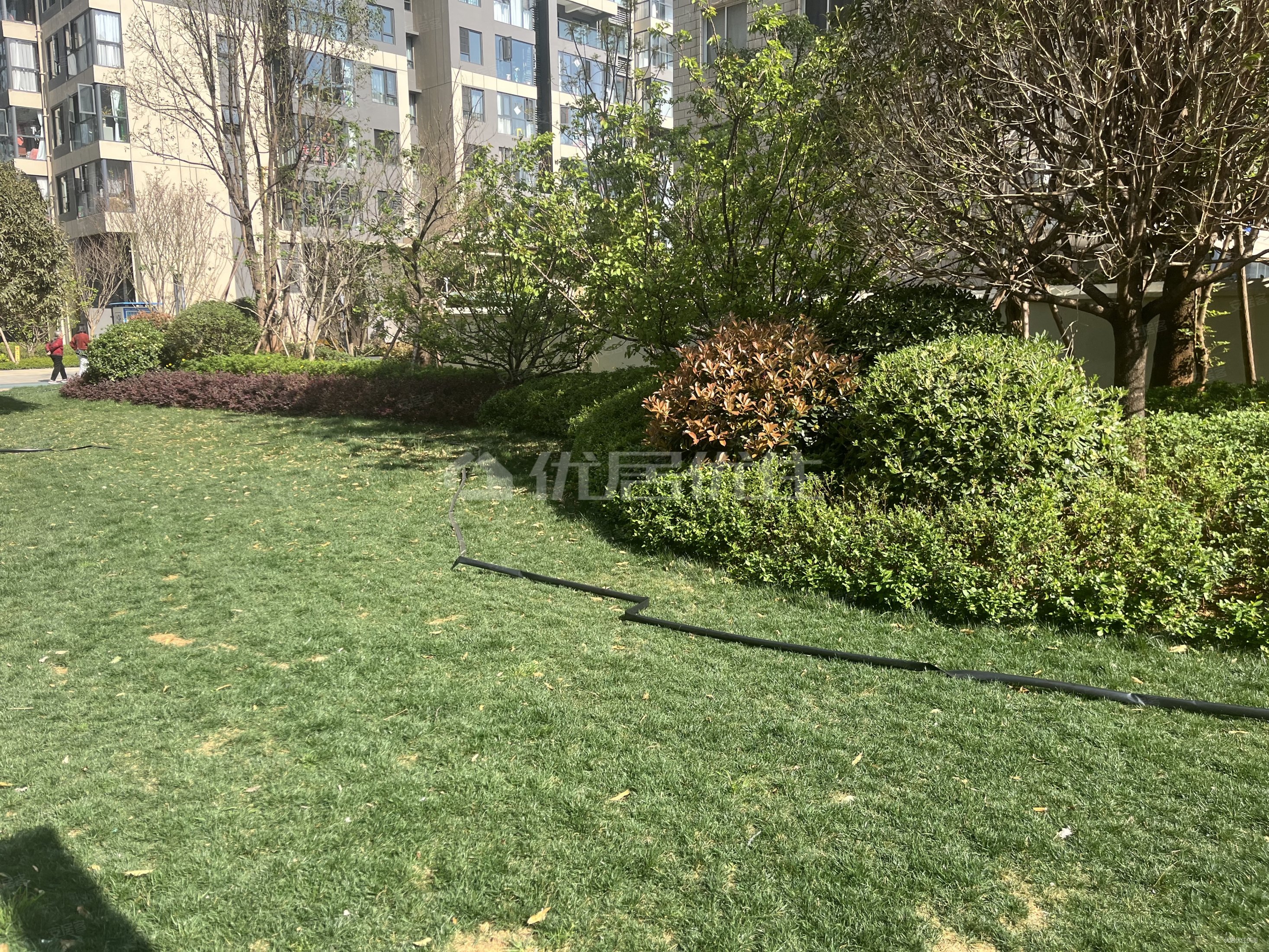 电梯房蓝光coco蜜城普装74平118万元南北通透