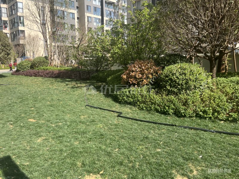 电梯房蓝光coco蜜城普装74平118万元南北通透