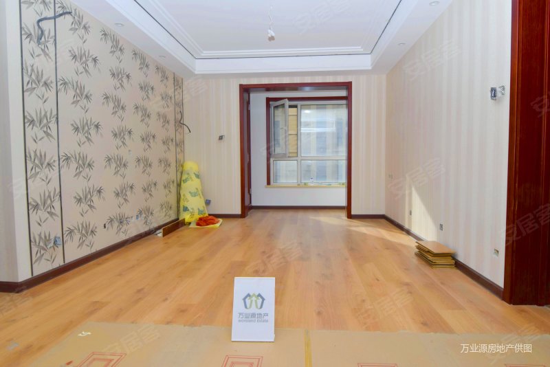 联发第五街 小三房 精装好房 交通便捷 近地铁 集中供暖