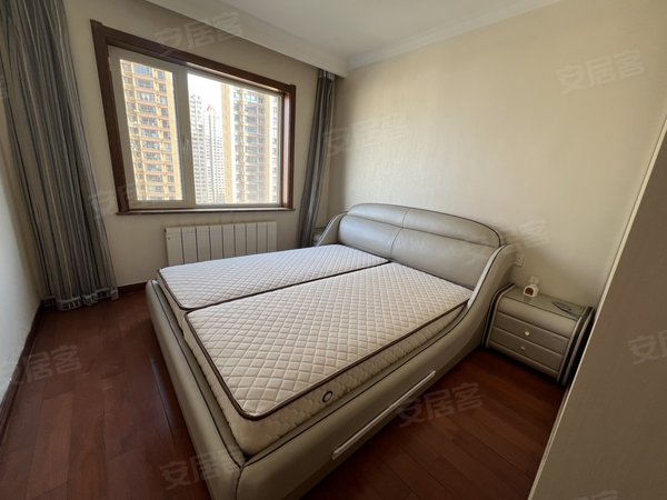 包头青山文化路万郡大都城万郡 精装修三室  家具家电齐全 钥匙在手 随时可看出租房源真实图片