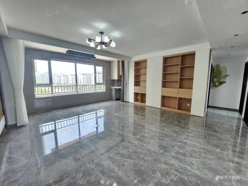 香舍水郡   一期 精装修三室两厅 南北通透 有证 送车位
