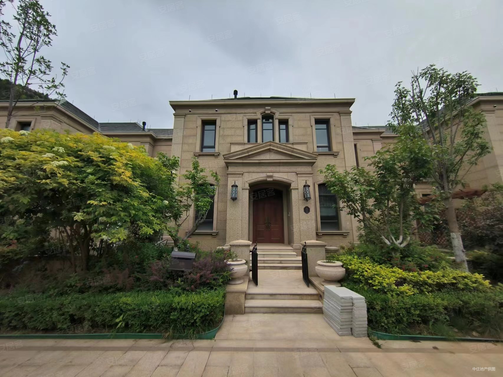 市政府旁 新出大院子别墅 五个卧室朝阳 全运村玺园 随时看房,海尔