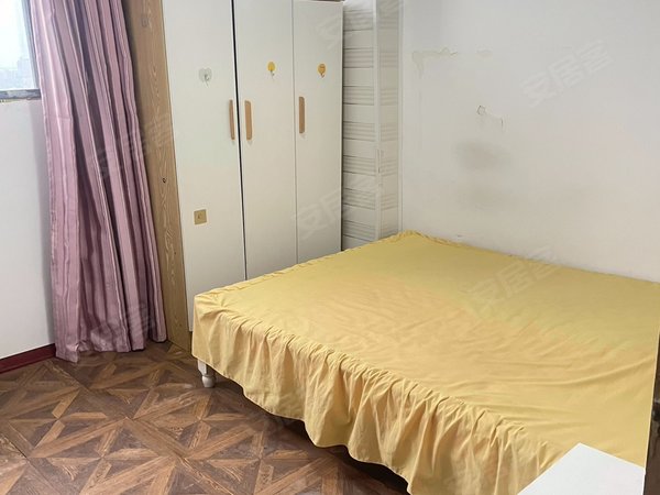 小康村 中欧假日花园 单间外卫 免费停车 押一付一 随时看房,常熟租房