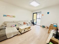 武汉江夏藏龙岛可月付阳光100~湖美~武设~光职~湖经~经贸~城建~藏龙岛出租房源真实图片