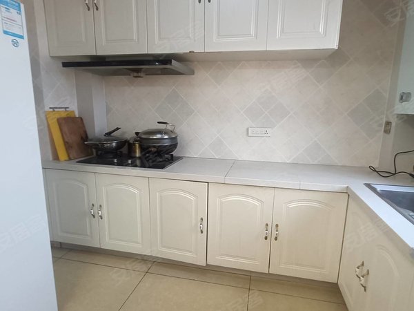 包头昆都仑包头乐园保利拉菲公馆(二三期)科大吾悦保利拉菲精装修拎包入住，包暖包物业随时看房。出租房源真实图片