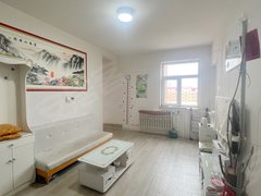 鸡西鸡冠森林公园十九中森林公园附近电梯4楼 带家具家电包物业供暖电梯费 年租出租房源真实图片