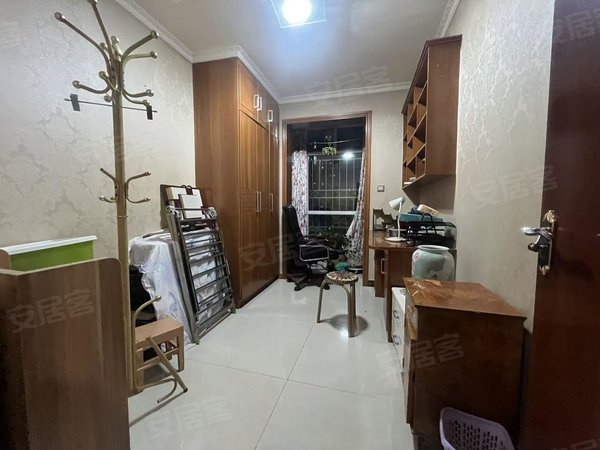 昌吉昌吉市华洋广场吉祥花园(长宁南路)吉祥花园(长宁南路) 3室2厅1卫 电梯房 122平出租房源真实图片