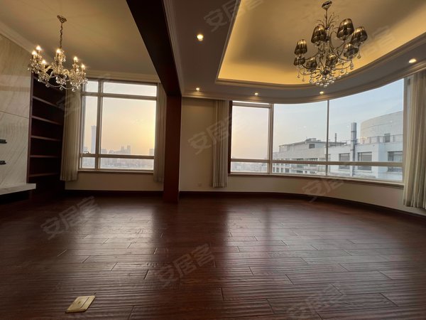 空中花园户型 三面观景 大客厅 棕榈泉泛海国际观湖出租房源真实图片
