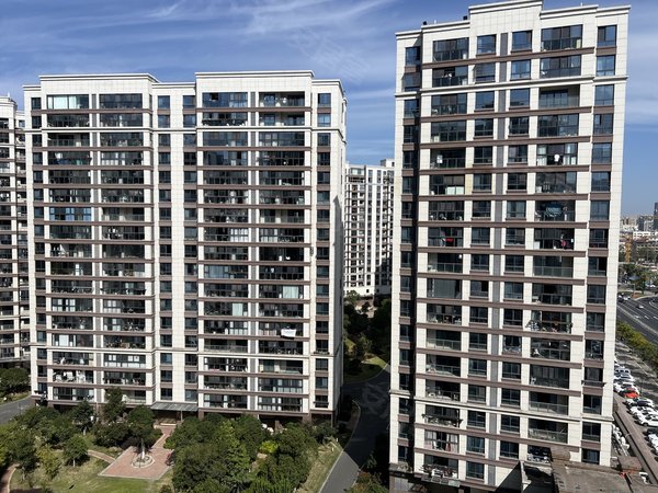 鑫悦广场旁铭泰苑山马小区浪漫法式风,门口就是公园出租房源真实图片