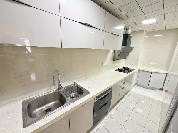 重庆两江新区观音桥半山华府商圈旁边豪装两房 实地很有质感 下楼就可以坐轻轨 随时看房出租房源真实图片